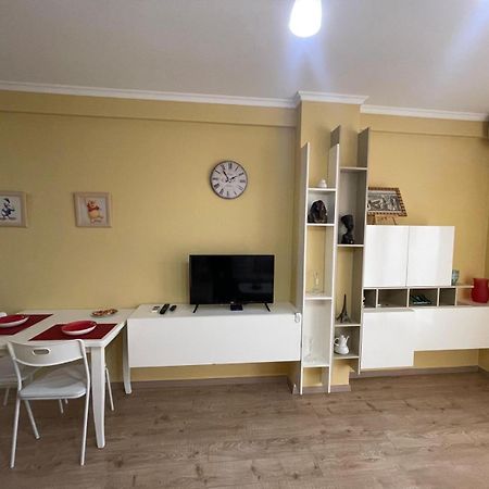 Ergi'S Host Apartment 티라나 외부 사진