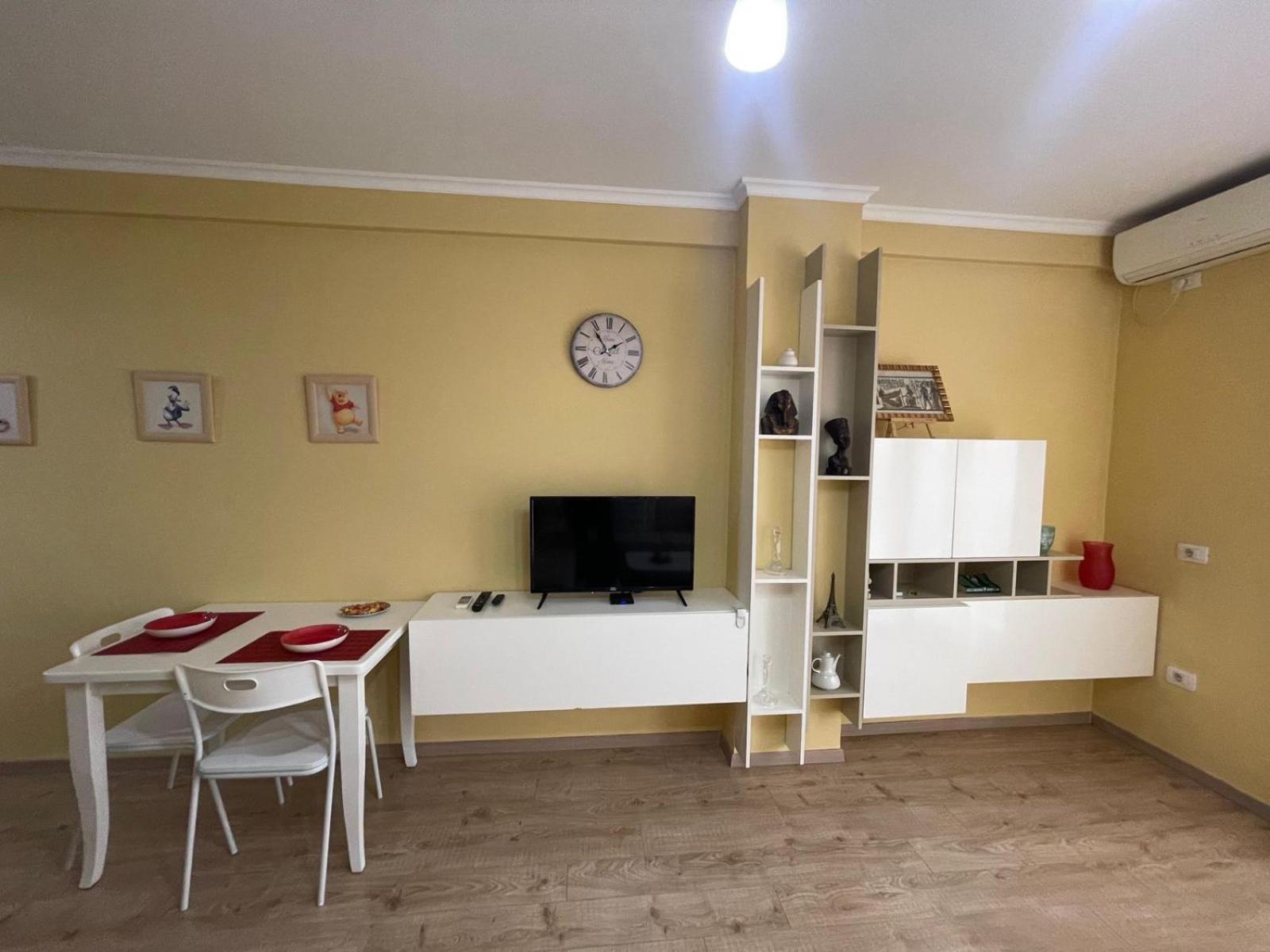 Ergi'S Host Apartment 티라나 외부 사진